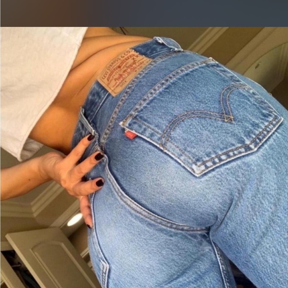 Vintage Levi’s Women's High-Rise Blue Denim Jeans